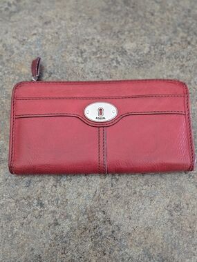 Vintage Fossil Red Leather Zip Around Wallet with Keyhole Plaque